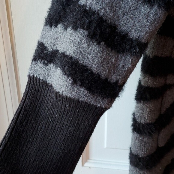 VINCE CAMUTO ZEBRA CARDIGAN LONG LINE SWEATER BLACK GRAY MEDIUM - Picture 4 of 6